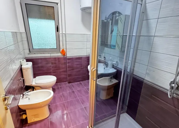 Paradise View 公寓 *